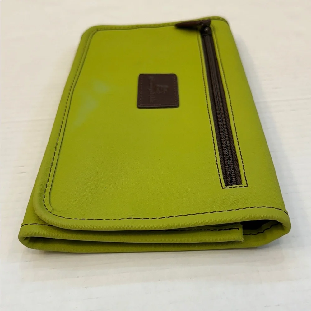 Glenroyal Chic of Scotland  Vibrant Green organizer Wallet clutch - Picture 6 of 7